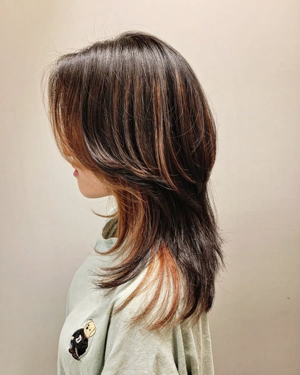 Chic Layered Bob with Highlights