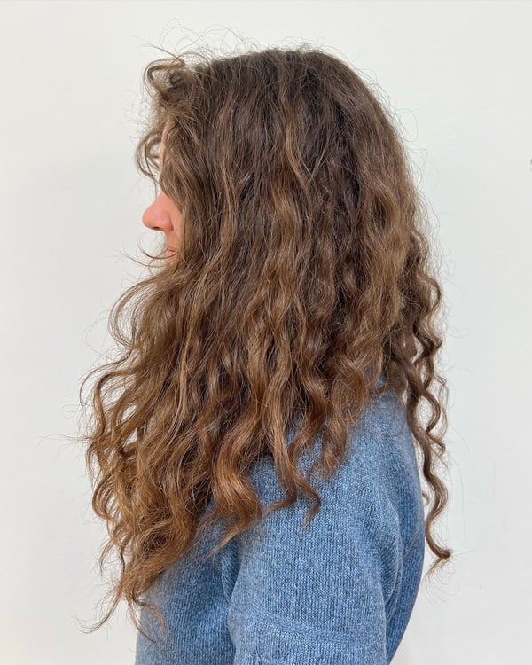 Curly Shag Essentials: A Trendsetting Toolkit for the Chic