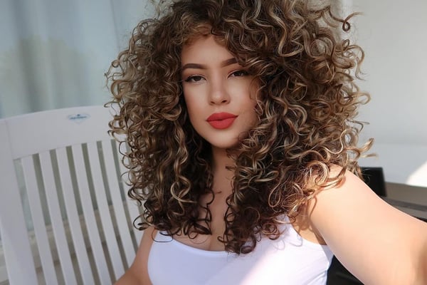 Top Trendy Curly Brunette Looks of 2024